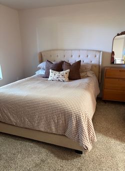 Linen Upholstered Queen Bed