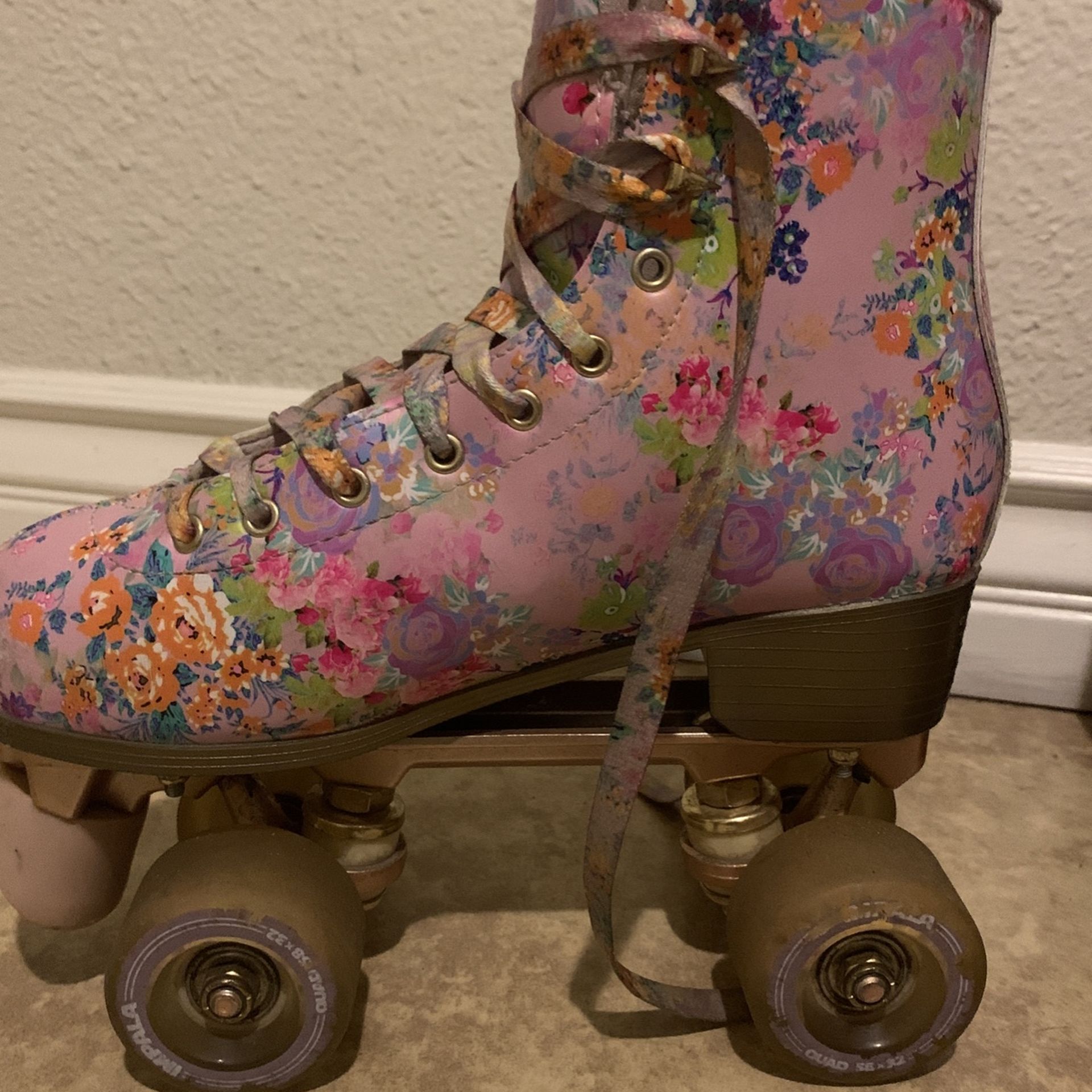 Impala Roller skates Woman Size 7 for Sale in Fresno, CA OfferUp