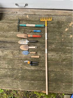 Fiskars rotating handle pruning tool and gardening tools