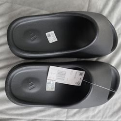 Yeezy Slide