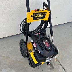 DEWALT 3300 PSI 2.4 GPM Cold Water Gas Pressure Washer with HONDA GCV200 Engine