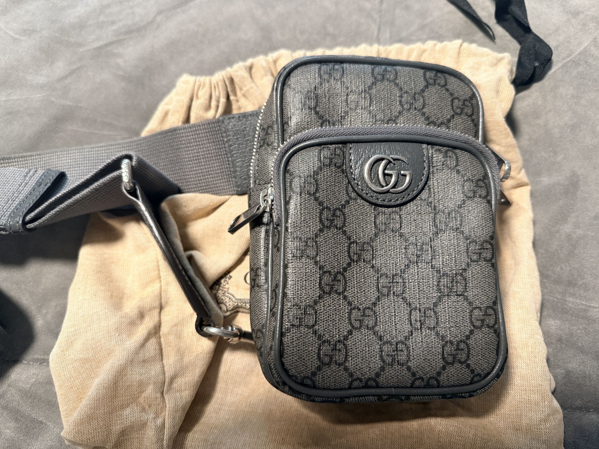 Gucci GG Crossbody Bag (Like New)