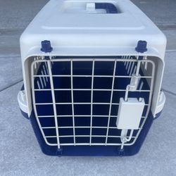 X-SMALL CAT CARRIER FOR SALE IN GOOD SHAPE 