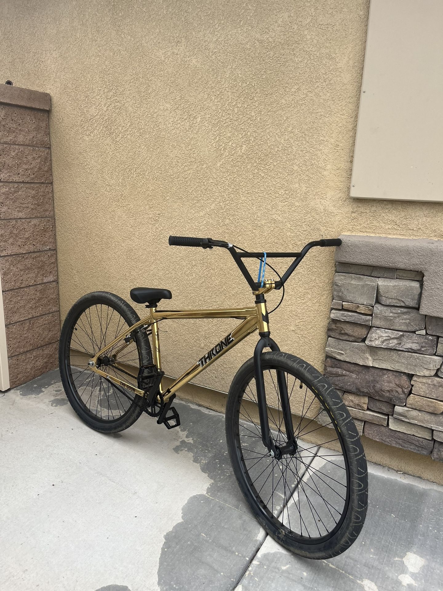 Se Bike / Throne