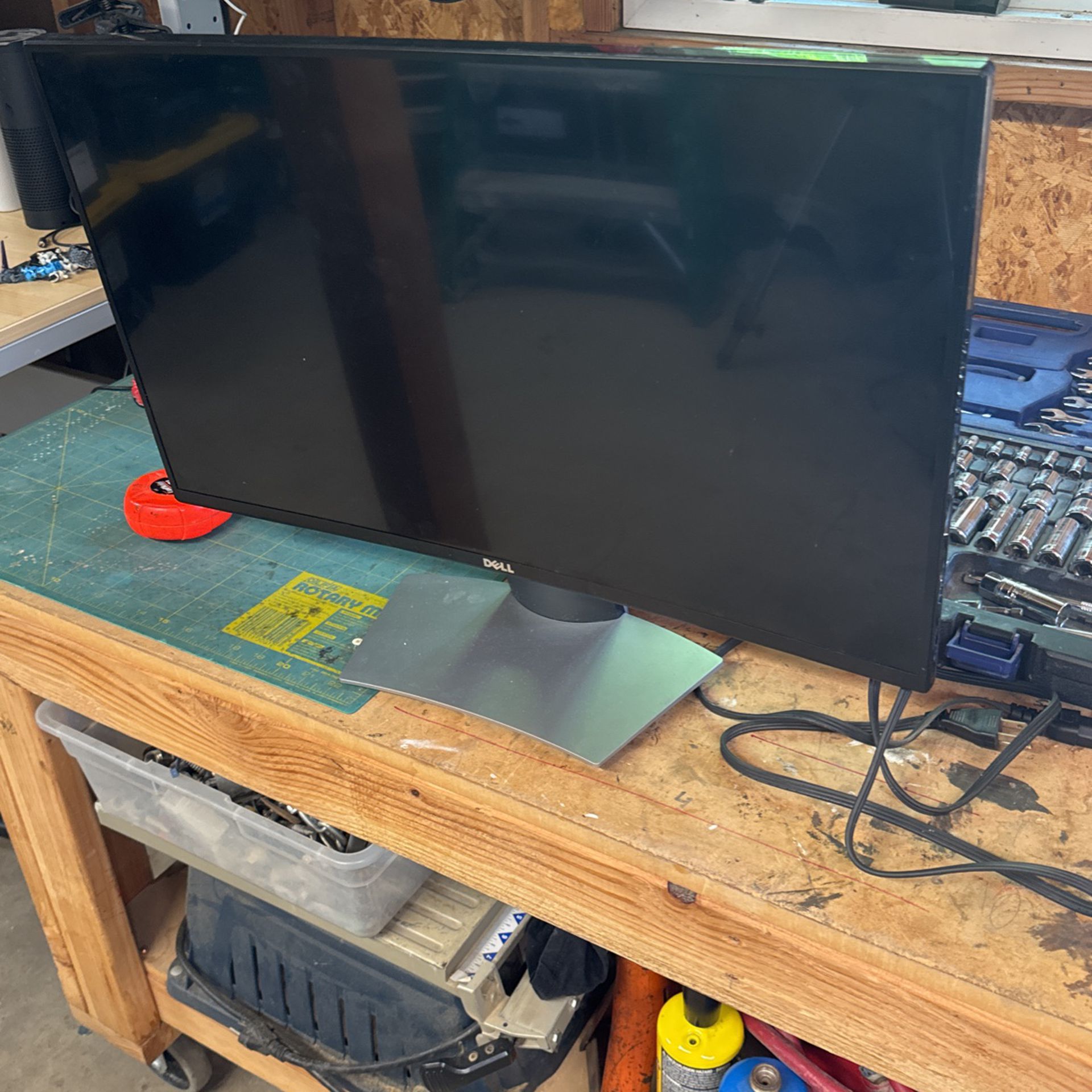 Dell Curved 27 Inch Monitor W/ Speakers