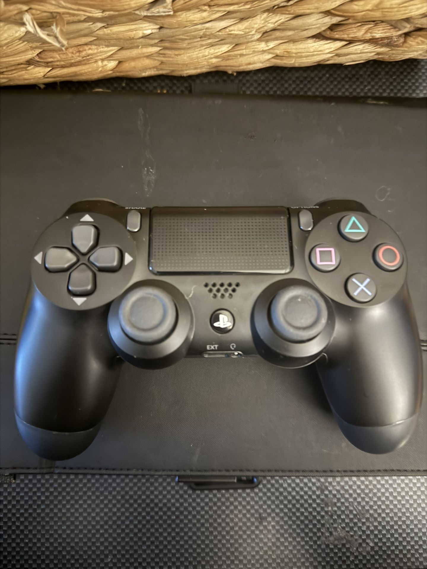 PS4 Controller