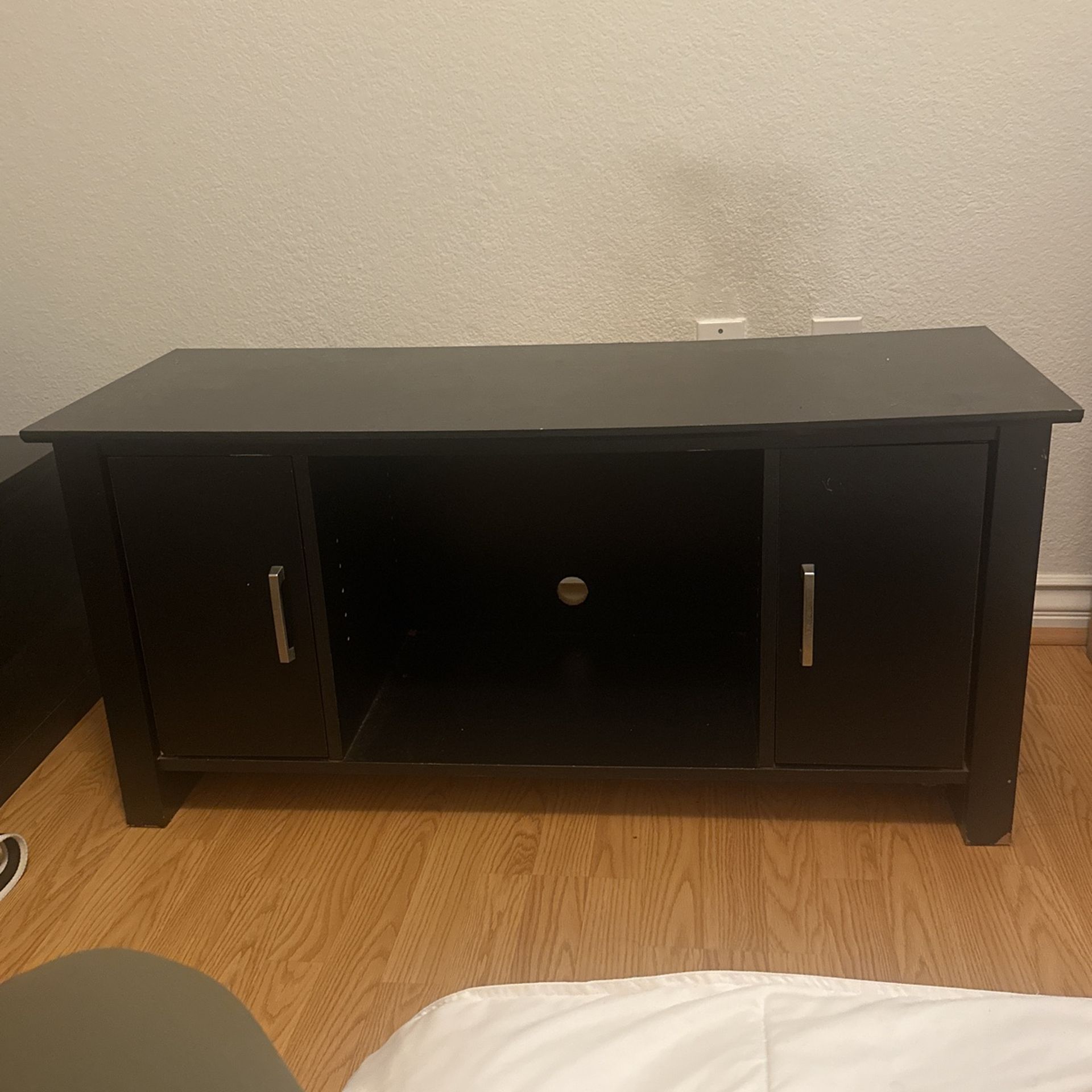 Tv stand 4x2x2