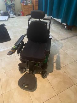 Electric wheelchair