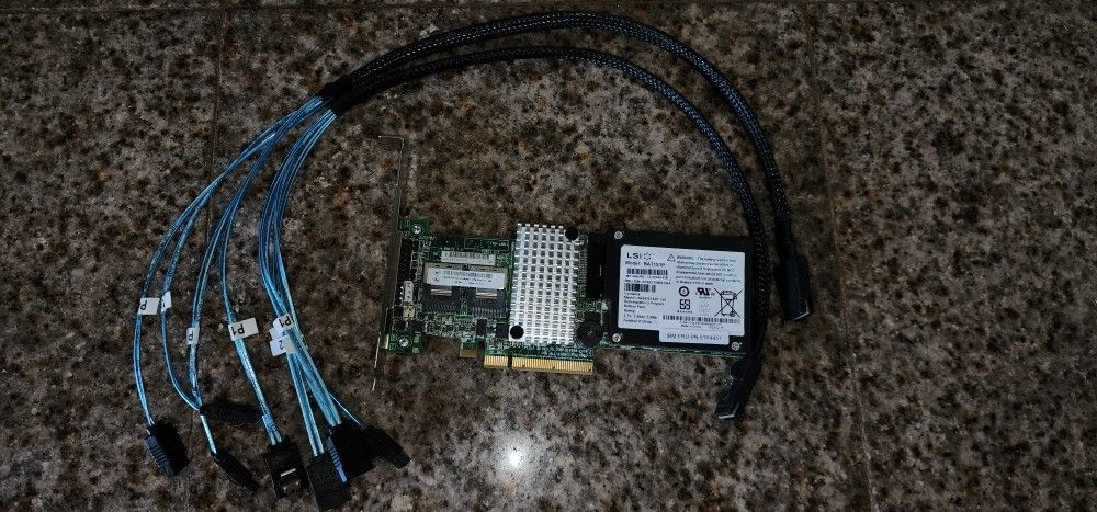 LSI LOGIC RAID Controller With Backup Battery And Breakout Cables