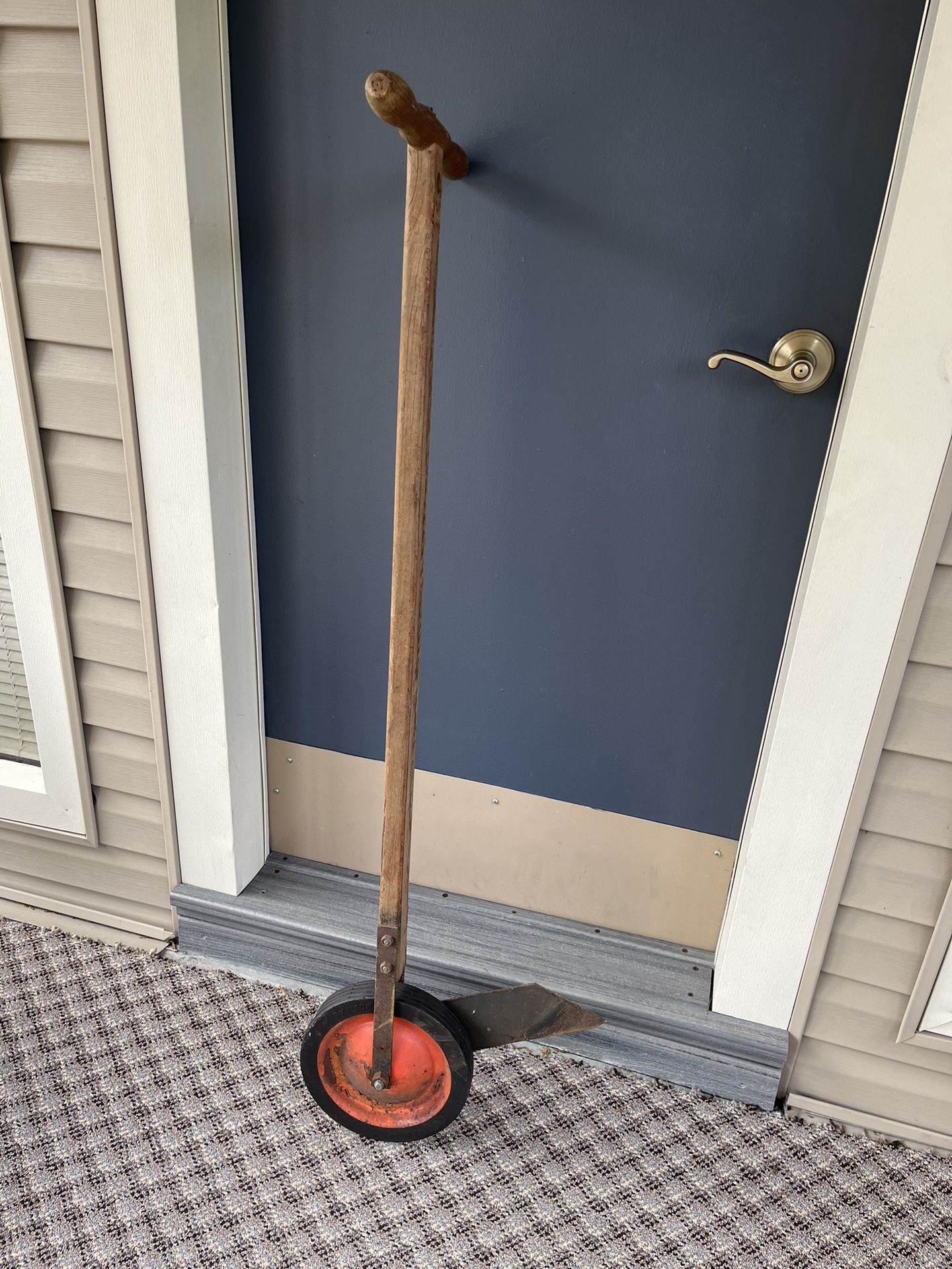 Lawn Grass Weed Edger Vintage Primitive Planter Old Garden Tool Blade Wheel Wood Handle Primitive Antique