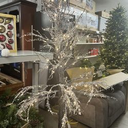 7ft Led Iced Tree