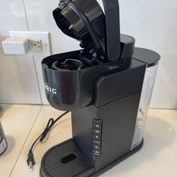 Cafetera Keurig K-Express, cafetera de cápsulas K-Cup de servicio único, color negro.