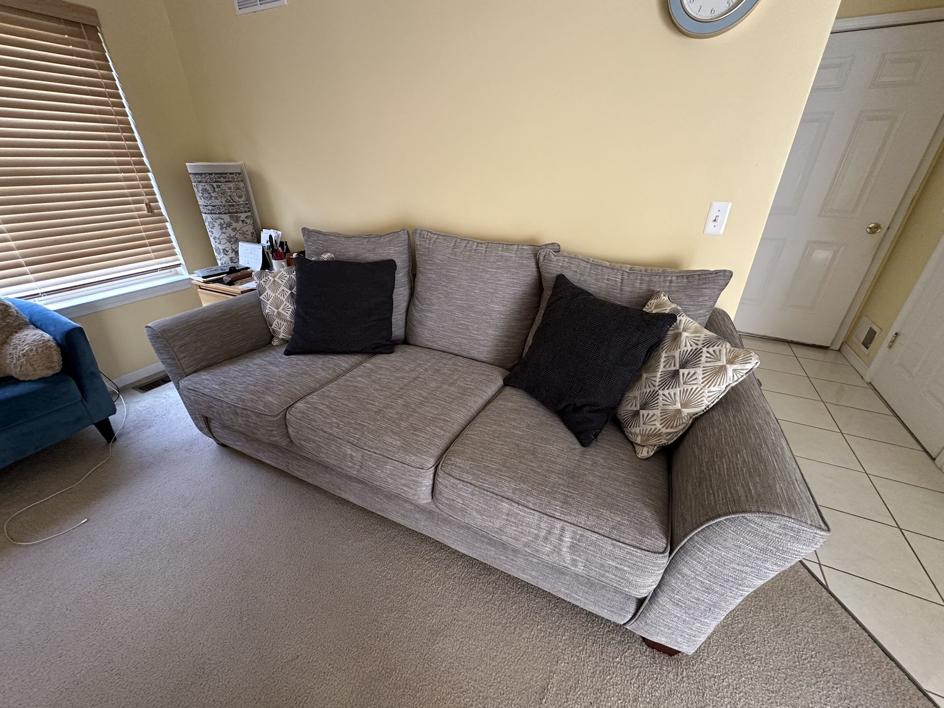 Well-Maintained, Comfortable Sofa – Great Condition!