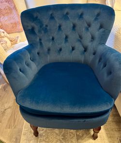 Elegant soft accent Chair