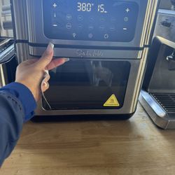 Air Fryer And Small Islan 