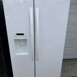 Kenmore 26 Cu. Ft. Side By Side Fridge