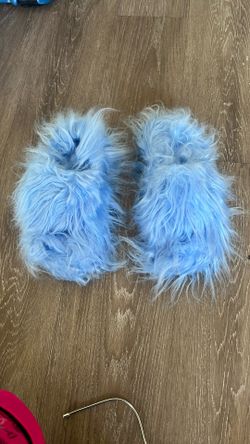 furry fashionable slides. (brand new)