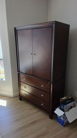 ✨️Large TV Armoire / Entertainment Cabinet • Cherry Finish • Tons of Storage • Beautiful Condition