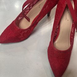 Red Lace Heels 👠 