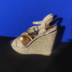 Women's Gold Sparkle Rose Wedges By I Miller (Size 11M)
