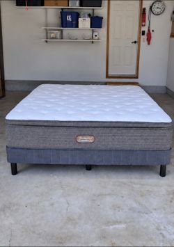 Like-New King Simmons Beautyrest PressureSmartLux Pillowtop Mattress w/ Bed Frame