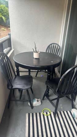 Black Round Table & 4 Chairs