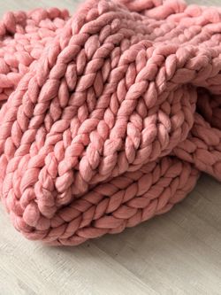 Chunky Knit Blanket Throw Pink, Handmade Chunky Knitted Blankets Stylish & Cosy