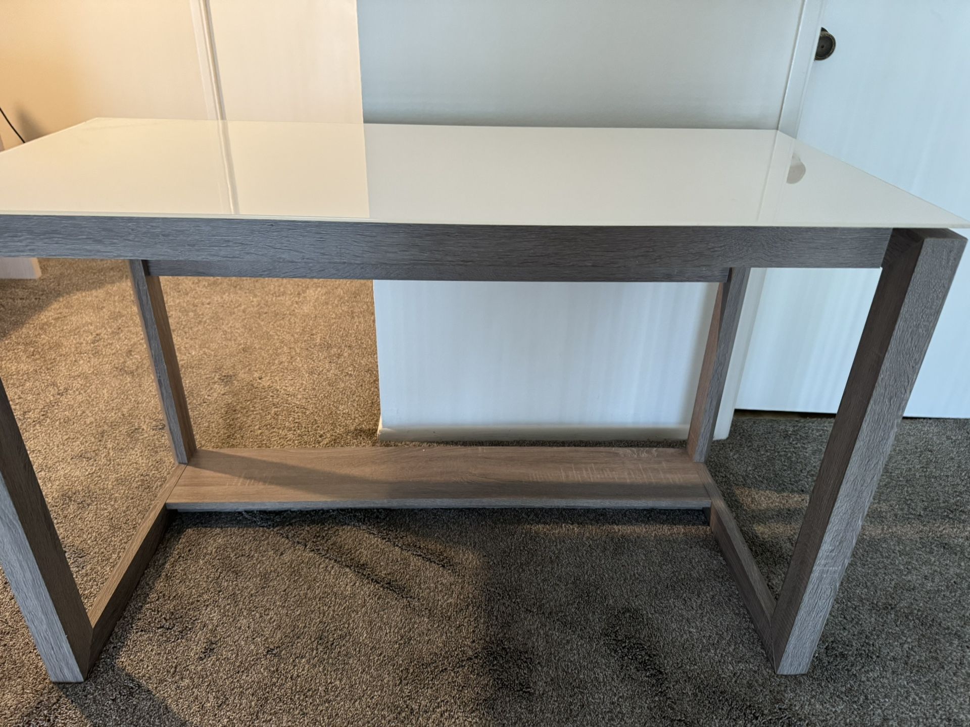 Beautiful Desk For Sale 30.00