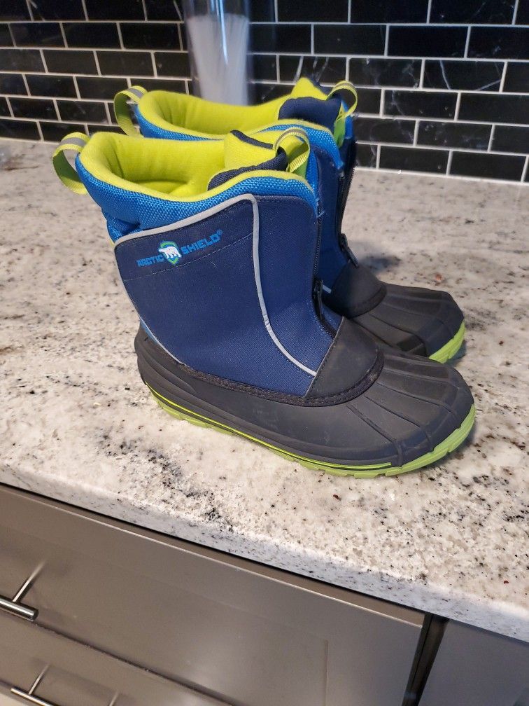 Toddler Snow Boots. Size 4
