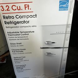 3.2 Cu. Ft. Retro Compact Refrigerator Retro 