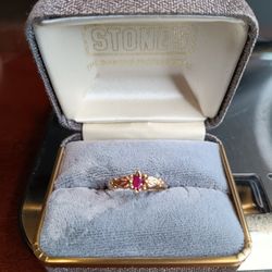 Gold ring 10K, Rubi, Size 5.5, 2 grams