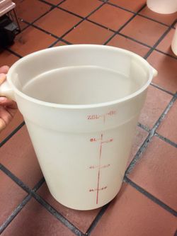 Plastic Container Measuring Beaker