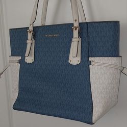 Michael Kors Signature Logo Voyager East/West Large Blue/White Tote
