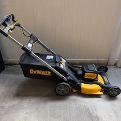 DEWALT 2x20V MAX 21 in. Cordless Battery Powered Push Lawn Mower (No including Batteries o charger)only tool brand new$240