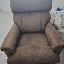 Nice  Sofa recliner.
In good conditions