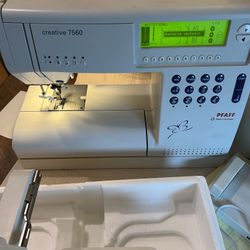 Pfaff Creative 7560 / Embroidery Attachment