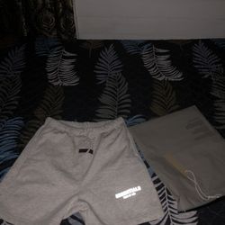 BRAND NEW ESSENTIALS SHORTS SIZE LARGE 