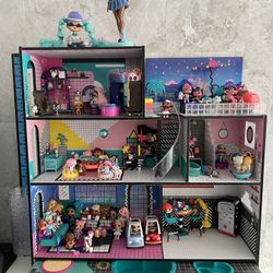 LOL Mansion With 48 LOL Dolls, LOL Pets and Furniture. 