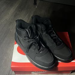 Nike Court Borough Mid