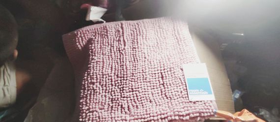 Brand New Chenile Bath Rug 17 in x 24 in (40.1 cm x 80.9 cm)