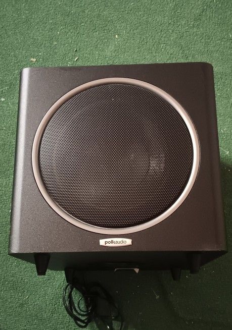 The Polk Audio PSW110 10" HiFi active subwoofer in black delivers powerful bass with its 110W RMS output power.