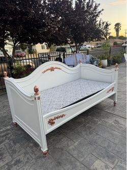 Wooden Twin Day Bed with Mattress