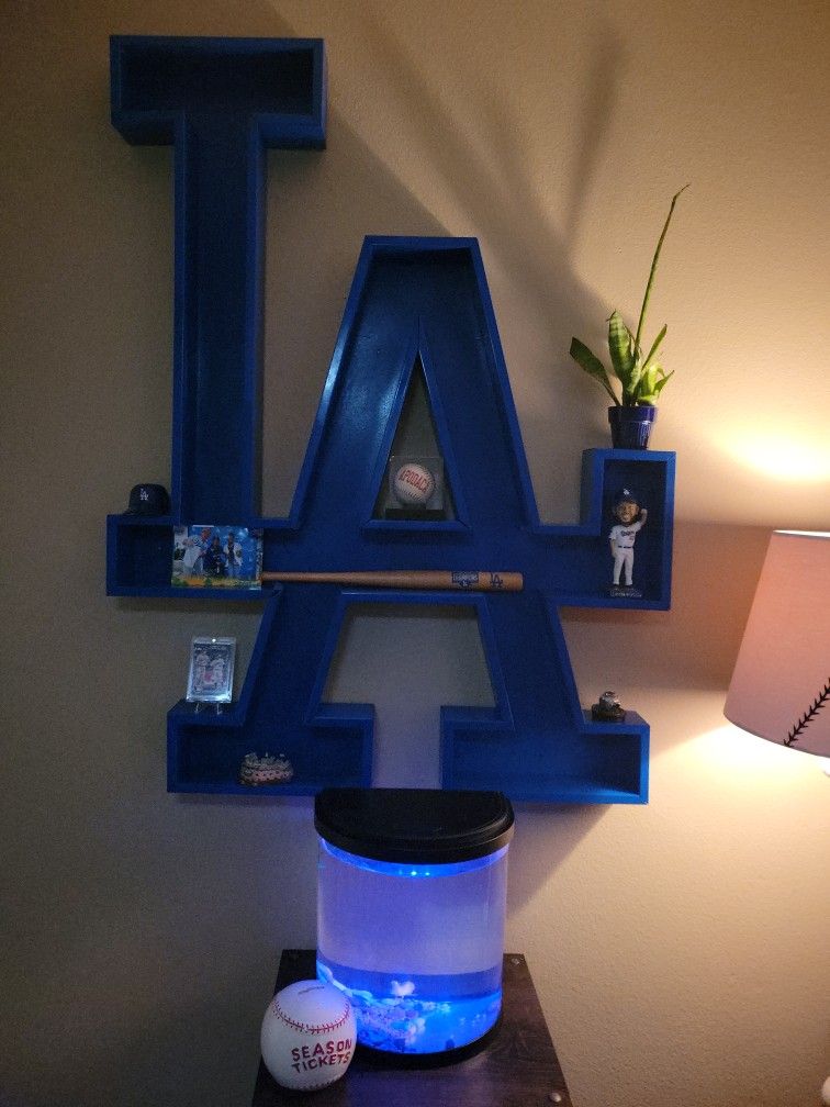 ⚾ Custom Wooden “LA” Display Shelf – Perfect for Bobbleheads, Baseballs, or Collectibles! ⚾
