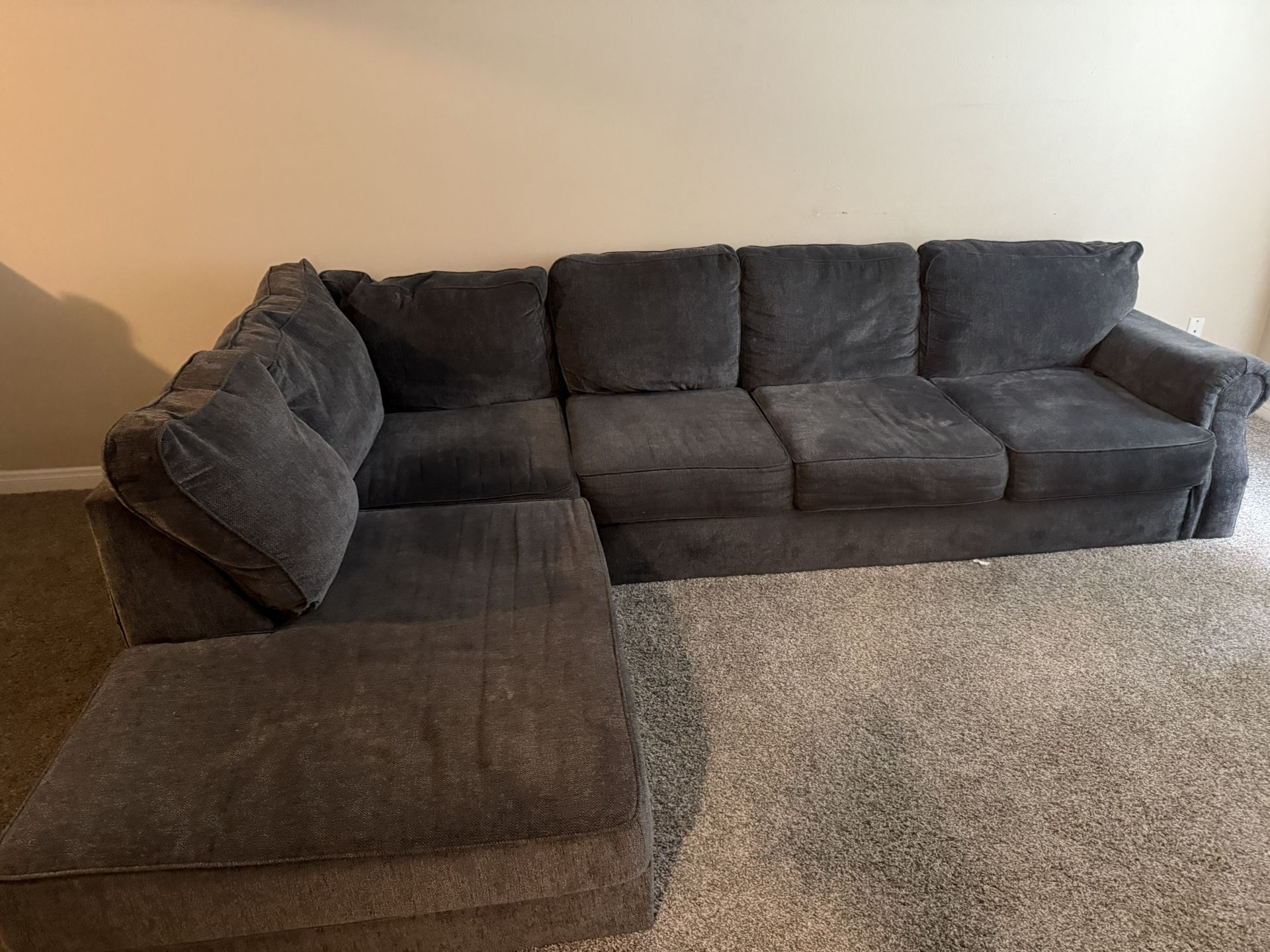 Large Gray Sectional Couch – Excellent Condition