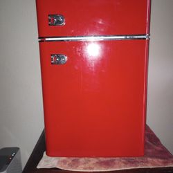 Mini Fridge 