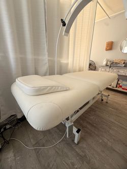 Esthetician Bed/Table