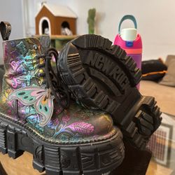 New Rock 6 cm platform boots, excellent condition, size 40