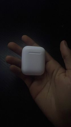 Apple AirPods Charging Case with airpods