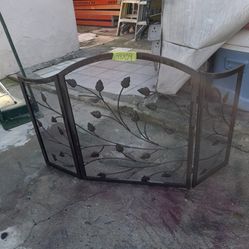 Excelente condition fireplace Screen