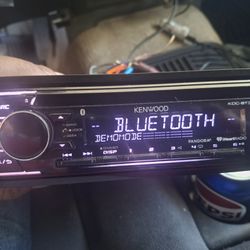 STEREO KENWOOD CD AUX USB BLUETOOTH CAMBIA DE DIFERENTES COLORES GOOD CONDICIÓN ABLO ESPAÑOL 